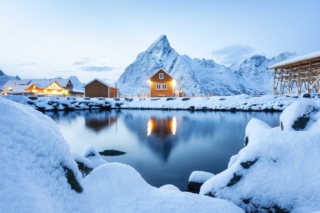 view-on-the-house-in-the-sarkisoy-village-lofoten-ENYNDGP.jpg